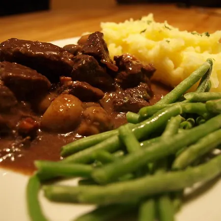 Hotel Leman By Snow Retreat Catered *